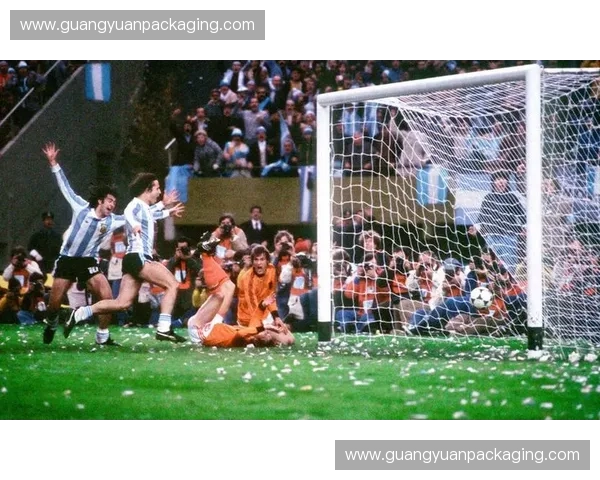 2002年韩日世界杯激情回顾与亚洲足球历史性突破分析